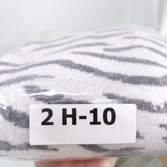 Anthropologie Lizzie Mock Neck Sweater Size Small White & Gray Zebra Pattern - Picture 8 of 8